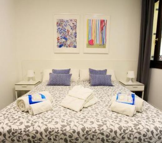 Carretería Center Apartments