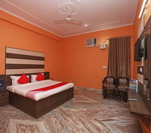 OYO 26823 Hotel Krishna Greens