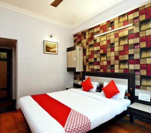 Flagship 22643 Hotel Majestic Deluxe Lodging