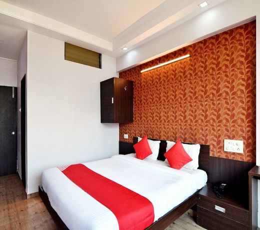 Flagship 22643 Hotel Majestic Deluxe Lodging