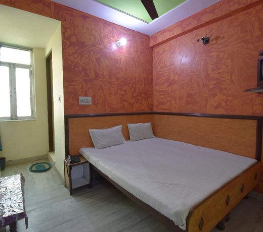 SPOT ON 49719 Hotel Kalpana