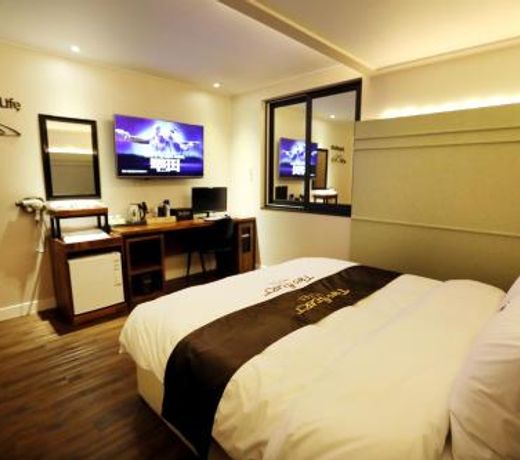 Hotel Two Heart