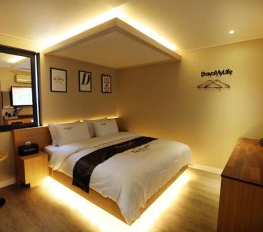 Hotel Two Heart