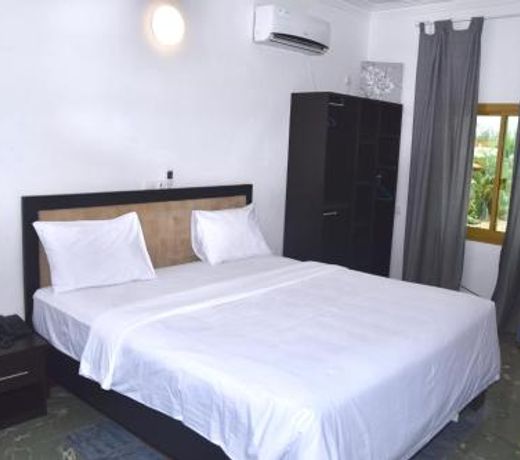 HÃ´tel La Couronne RW