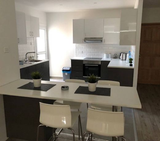 Clean, modern, close to city centre and beach apt
