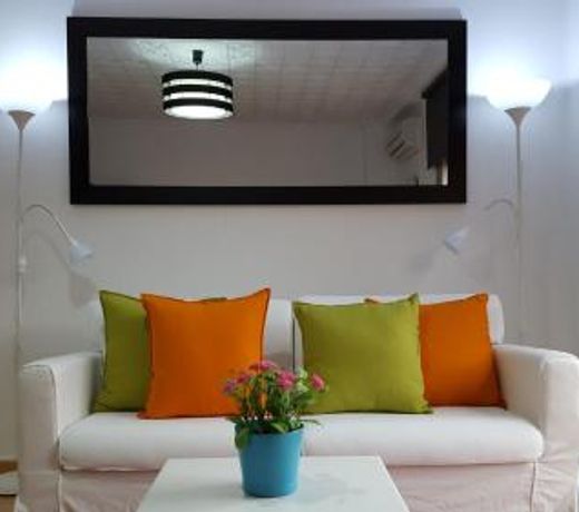 Central Apartment in Valencia with WIFI + Parking.