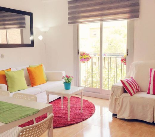 Central Apartment in Valencia with WIFI + Parking.