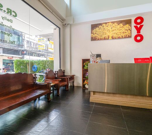 OYO 982 Charurat Suite