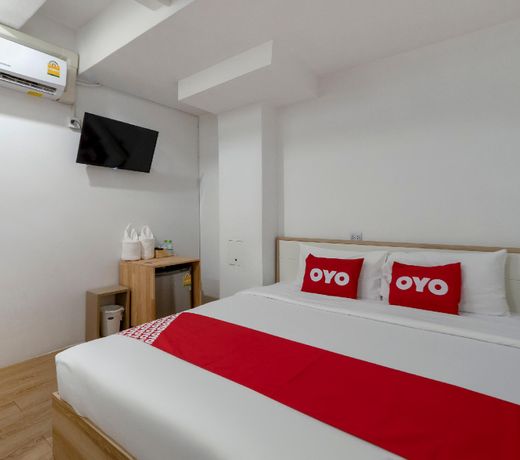 OYO 982 Charurat Suite