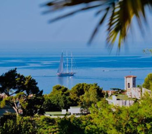 THE ADDRESS CASSIS