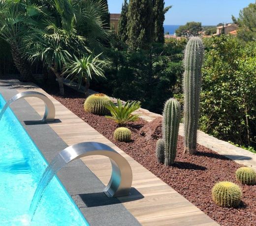 THE ADDRESS CASSIS