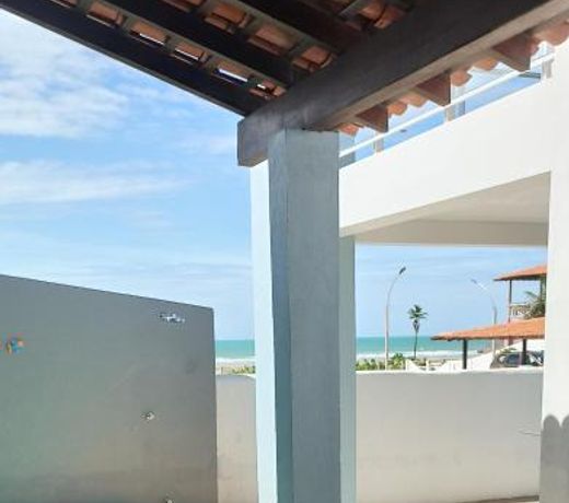Casa duplex beira mar reformada com piscina no Peito MoÃ§a