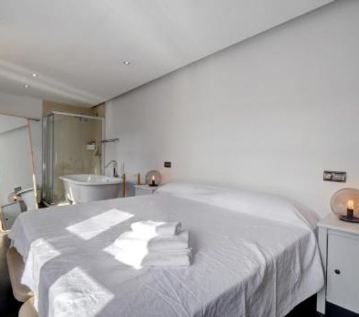 Wonderful views in luxury apartment