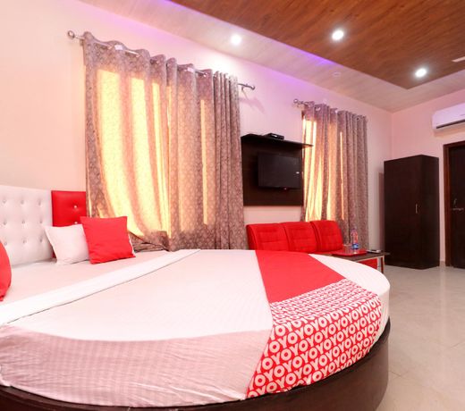 OYO 24417 Hotel Seven Inn