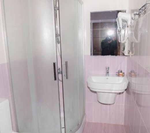 Janet Bludan Hotel
