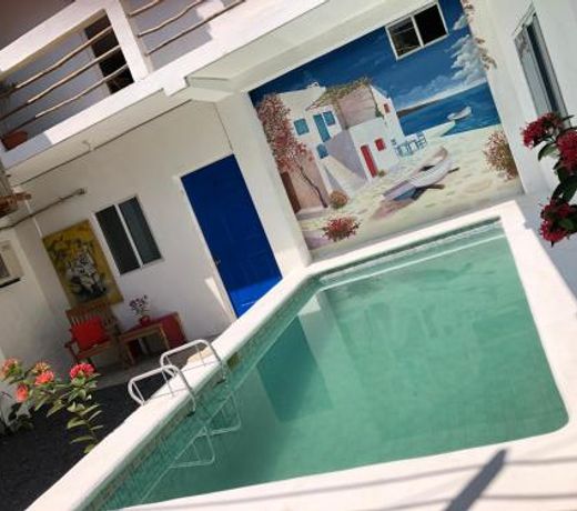 Santorini Lodge