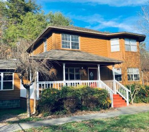 5Bedrooms*4KING BEDS*OUTSTANDING LOCATION*HotTub*