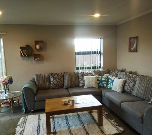 Double Room, small peninsula suburb, near airport