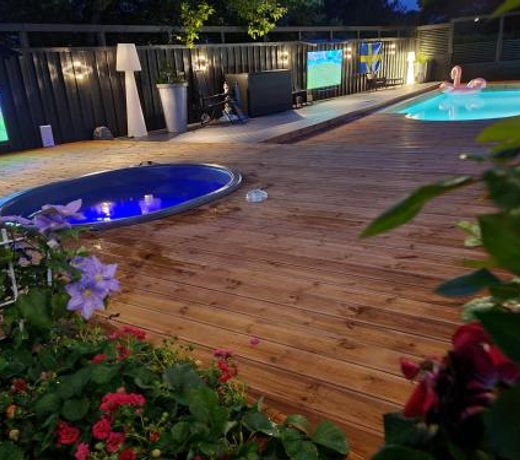 Exclusive villa with pool near Sthlm city and lake