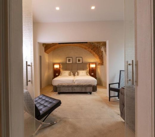 Donati Luxury Tower Suites