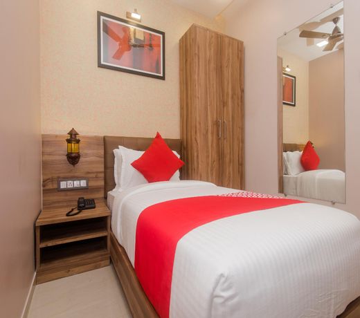 OYO Hotel Blue Inn Residence Near R City Mall