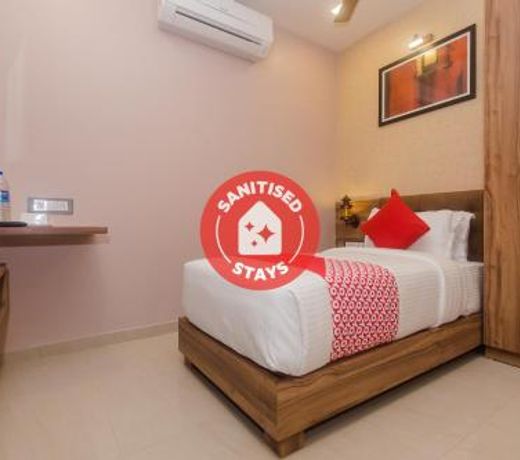 OYO Hotel Blue Inn Residence Near R City Mall