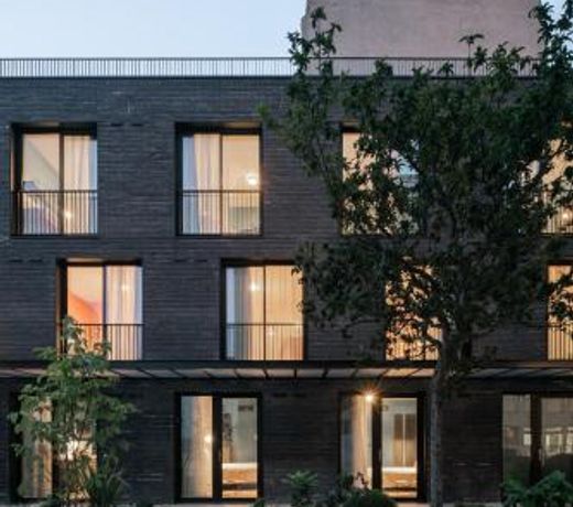 Deskopolitan House