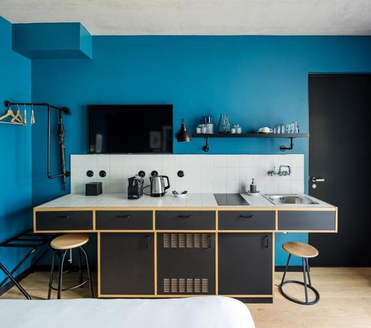 Deskopolitan House