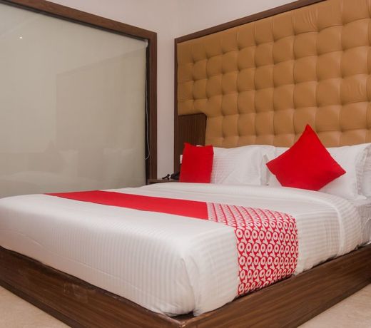 OYO 22039 Hotel Bkc Grand