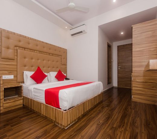 OYO 22039 Hotel Bkc Grand