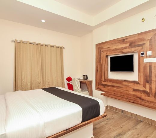 Capital O 24450 Hotel Surabhi