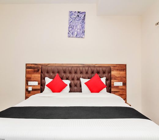 Capital O 24450 Hotel Surabhi