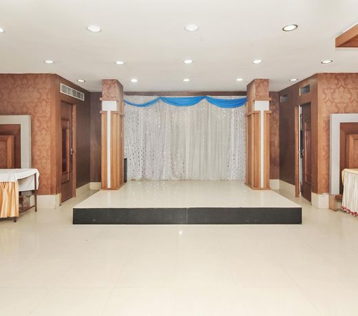 Capital O 24450 Hotel Surabhi