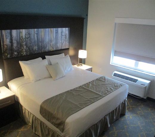 Best Western Plus Isanti