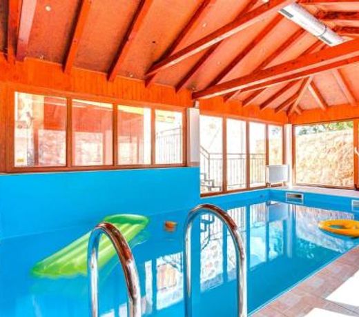 Holiday house Jucinovi Dvori, Starigrad Paklenica with pool