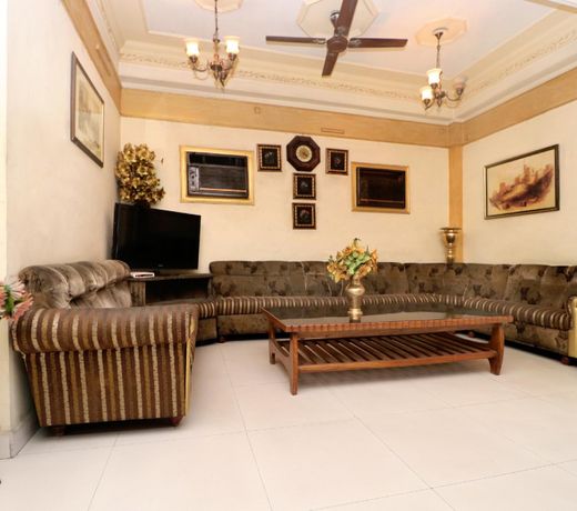 OYO 16098 Hotel Amrit
