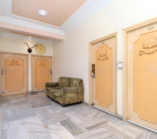 OYO 16098 Hotel Amrit