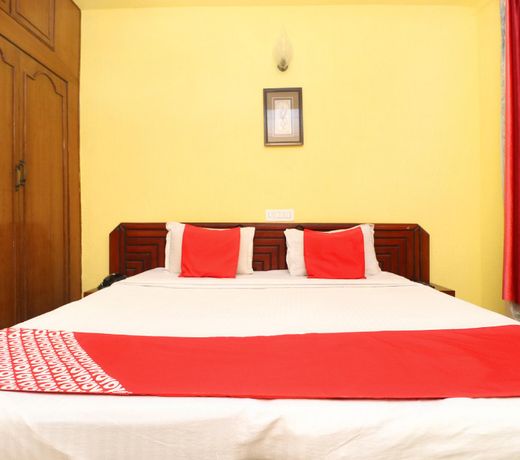 OYO 16098 Hotel Amrit