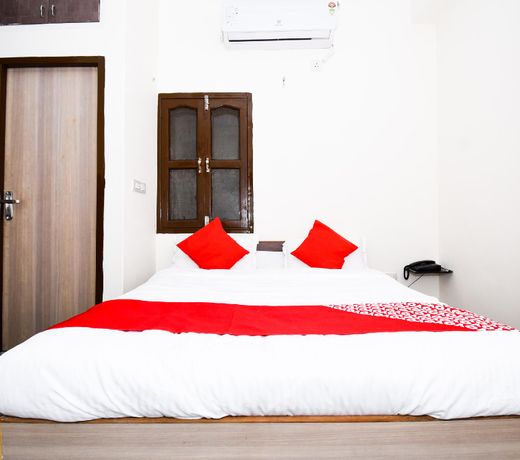 OYO 27876 Hotel Preminn