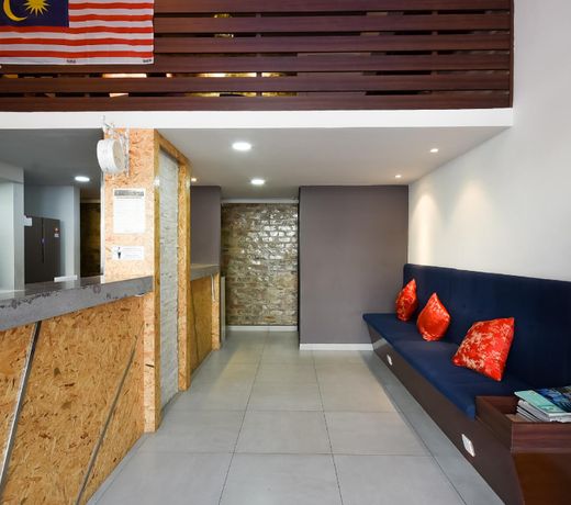 OYO 27876 Hotel Preminn