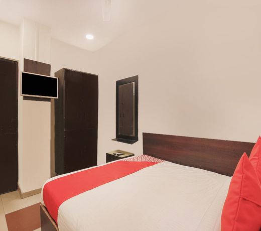 OYO 26883 Vasundhara Guest House