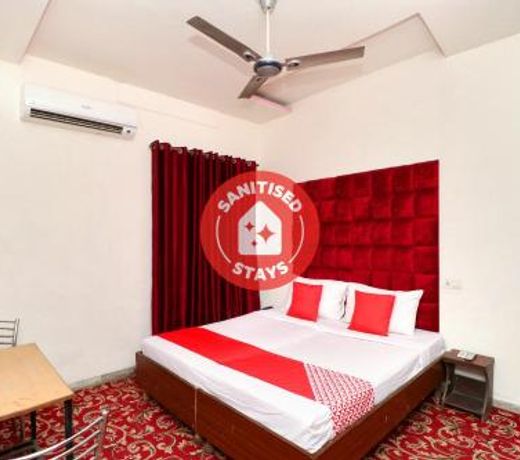 OYO 24066 Hotel Rr Villa