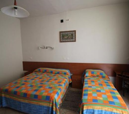 Scuole Bed and Car