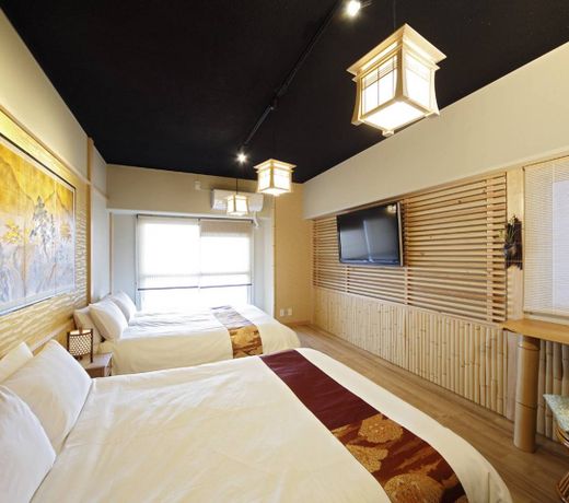 ShinOsaka 2min walk DeluxeRm Early CheckIn OK 4pax