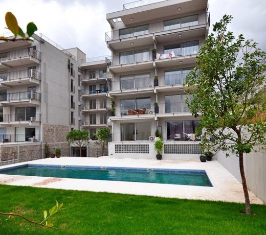 Luxury apartment with swimming pool in Dobrota