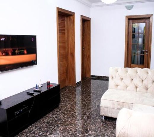 24/7 Luxury Apartment