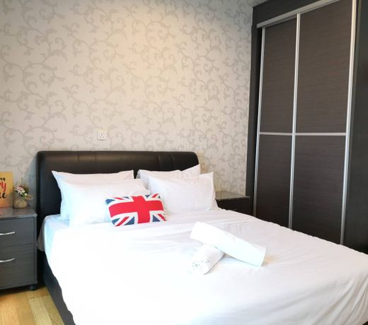 KLCC Inifinity Pool - The Regalia Residences & Suites by KL minsu