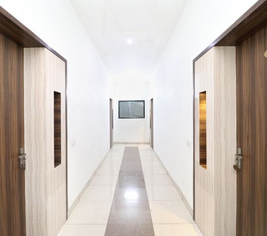 OYO 28081 White Hills Guest House