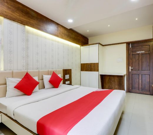 OYO 16733 Hotel Sunshine