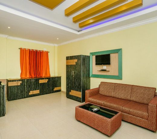 OYO 436 Emirates Suites